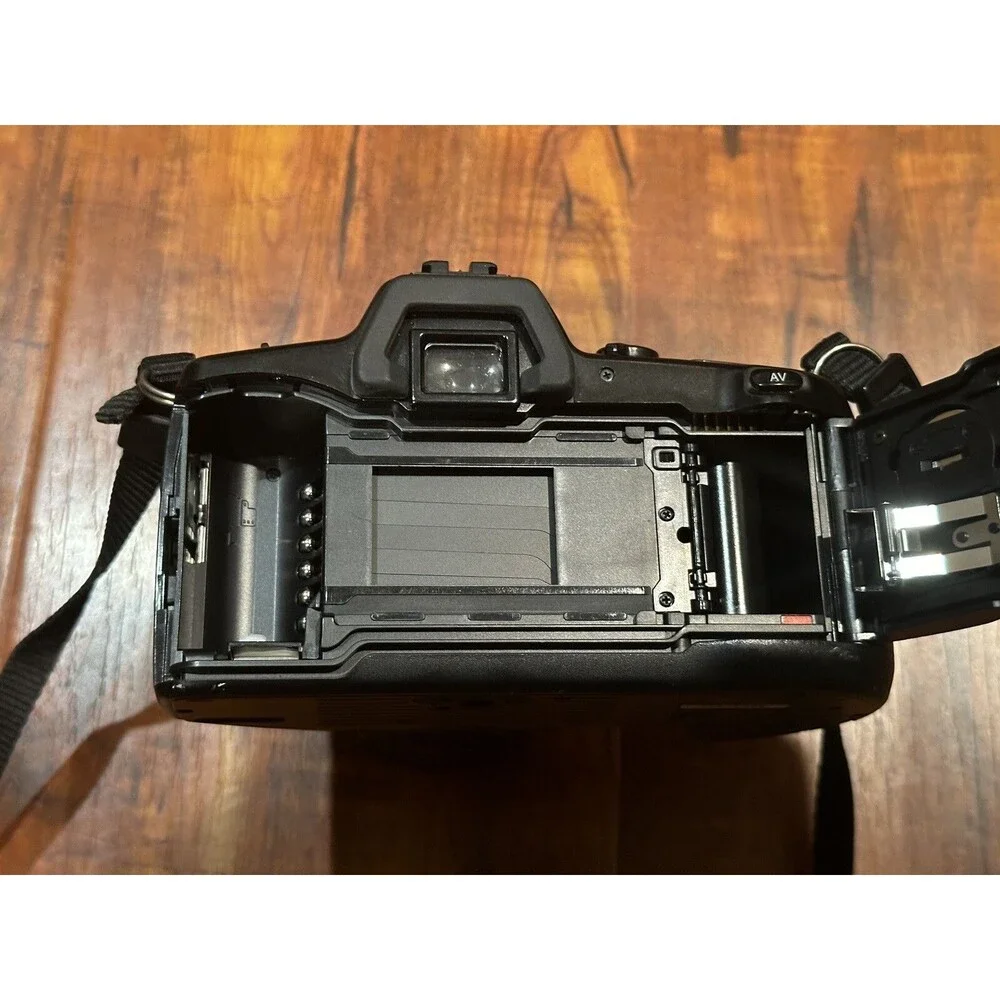 Minolta Maxxum 450si 35mm Film Camera with Tamrin AF 28-70mm Lens & Bag